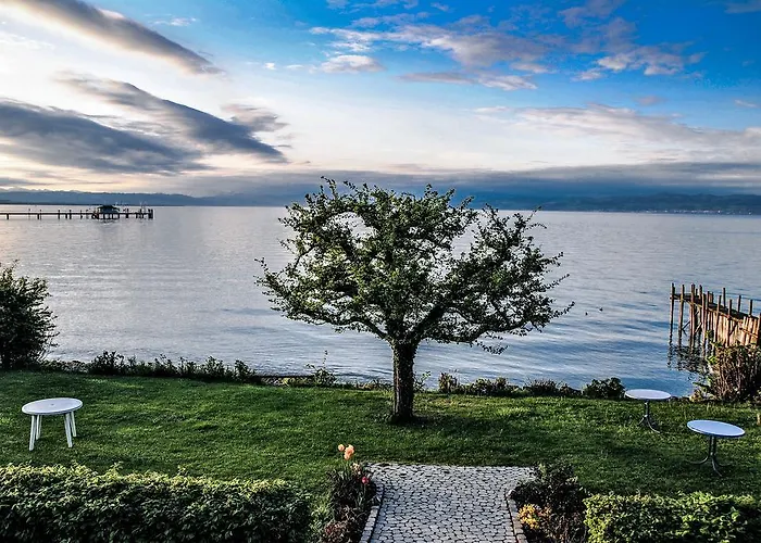 לינה וארוחת בוקר Birkhofer Geniessen - Am Bodensee 4*